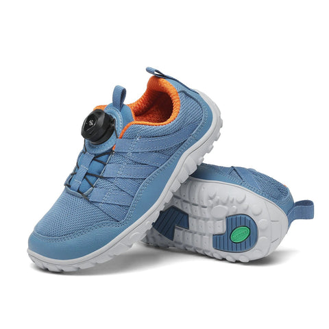 Seitenansicht des SAGUARO Barfußschuh BOA KID FORESTEP I – blau/orange, Paar, BOA-Verschluss, Mesh-Obermaterial, weiße Sohle.
