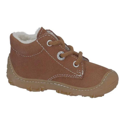 Seitenansicht eines braunen RICOSTA Knöchelschuh COLIN; braunes Obermaterial, weiße Ziernähte, Schnürsenkel, Gummisohle.