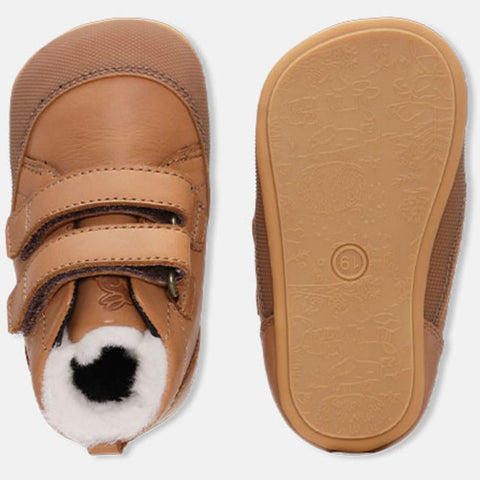 Close-up of BUNDGAARD PreWalker III WINTER BG501022 - cognac leather shoe detailing