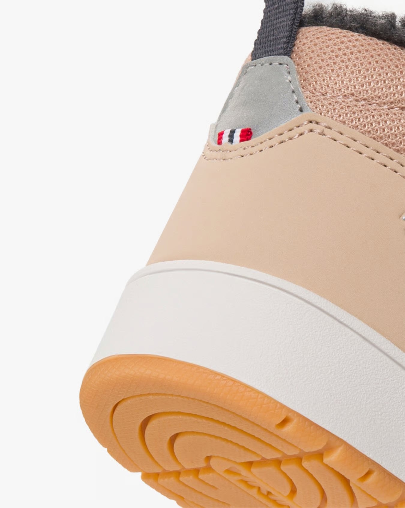 Robuster beiger Knöchelschuh VIKING EPIC WARM GTX mit verstärktem Zehenbereich für Langlebigkeit