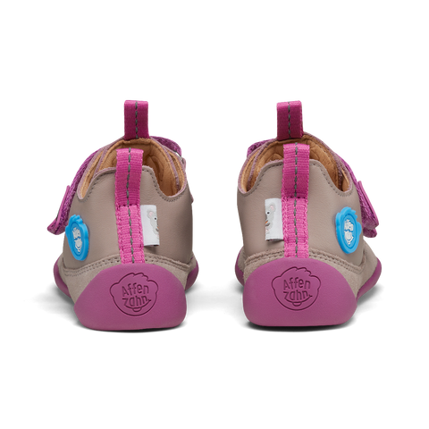 Adorable AFFENZAHN Barfuß Halbschuh featuring BUDDY KOALA design in taupe and violet
