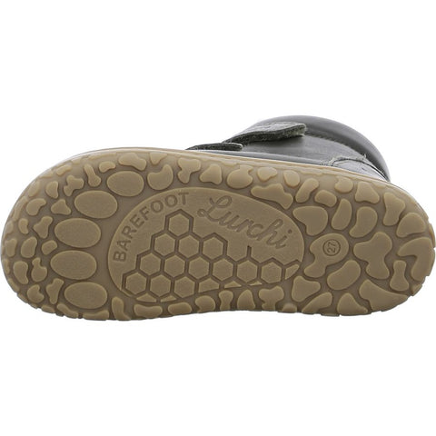 Young girl exploring nature in LURCHI Barfuß Stiefel NIC 50022-46 - oliv barefoot boots with good traction and support