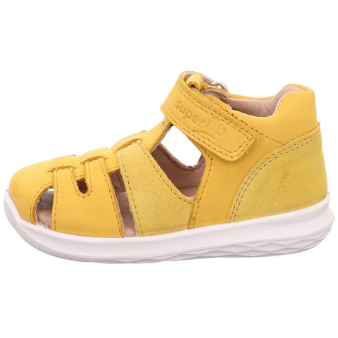 Alt text: Bright yellow SUPERFIT Halbsandale BUMBLEBEE 392-60 gelb shoe with comfortable straps and durable sole for active kids