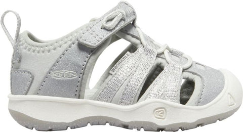 Close-up of silver KEEN Halbsandale MOXIE TOTS with durable straps