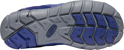  Close-up of KEEN Halbschuh CHANDLER CNX, featuring durable and breathable materials for comfort and support