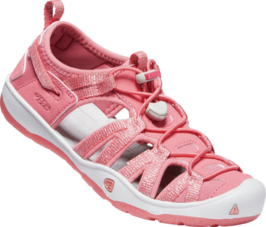 A close-up image of the KEEN Halbsandale MOXIE in korallpink, showcasing its vibrant color and durable design for active kids