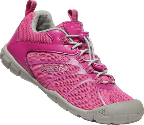 A pair of KEEN Halbschuh CHANDLER 2 CNX in fuchsia color, perfect for outdoor activities and adventures