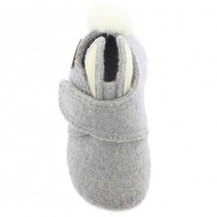  Soft and plush house shoes for a cozy and relaxing feel