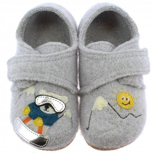 LIVING KITZBÜHEL Hausschuh 4217-620 - hellgrau - Snowboarder - A cozy, light gray slipper with a snowboarder design