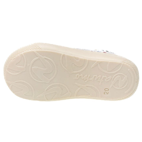 Kid wearing white and grey NATURINO Halbschuh COCOON - weissgrau - Fantasy - Schnürer