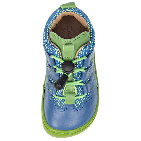  Lightweight and flexible children's shoes for natural foot movement