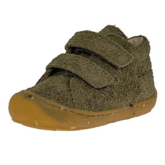 NATURINO Halbschuh COCOON in wiesengrün, a comfortable and durable children's shoe for outdoor adventures and playtime in the grassy fields