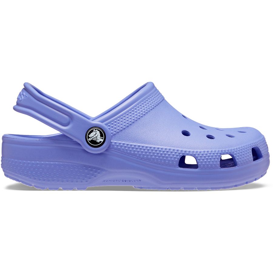 Close up of the CROCS CLASSIC CLOG 206991-5PY in lila color, featuring a comfortable and durable design with signature Croslite construction