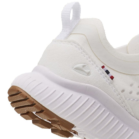  VIKING Halbschuh AERY SOL LOW - crémeweiss displayed in a natural outdoor setting 