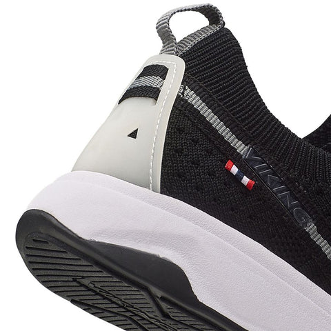  Side view of VIKING Halbschuh ENGVIK showing water-resistant leather upper and reinforced stitching for long-lasting wear