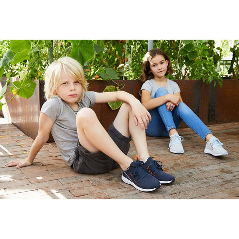 Person wearing Viking Halbschuh ENGVIK while hiking in the mountains