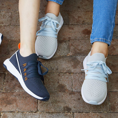 VIKING Halbschuh ENGVIK in navy and orange, a high-performance outdoor shoe for all-weather adventures