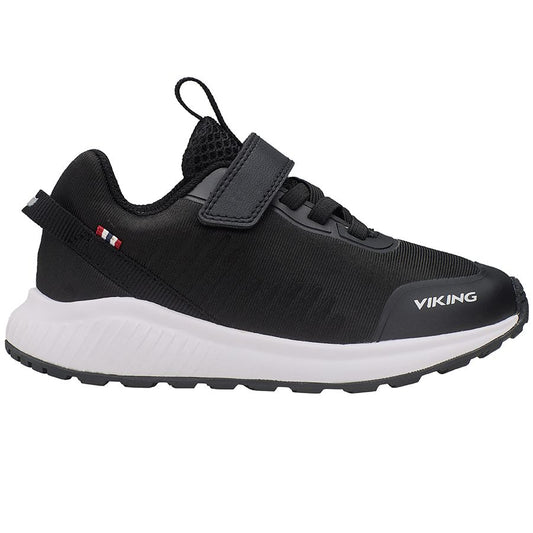 VIKING GORE-TEX Halbschuh AERY TAU LOW GTX - schwarz hiking shoe on rocky terrain