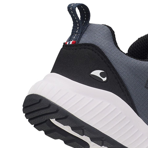 Person wearing VIKING GORE-TEX Halbschuh AERY TRACK LOW GTX