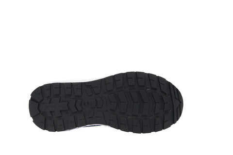 Person wearing VIKING TEX Stiefel EQUIP WARM WP 1V - schwarz boots while hiking in snowy landscape