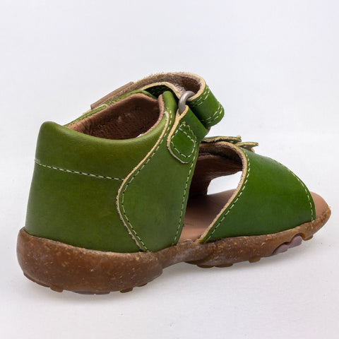 Alt text: SUPERFIT Sandale 094-36 in vibrant green color, perfect for active outdoor activities and comfortable daily wear, featuring supportive straps and durable materials