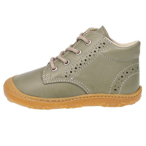 Close-up of RICOSTA Knöchelschuh KELLY - eukalyptus - Lyralochung showing high-quality stitching and detailing