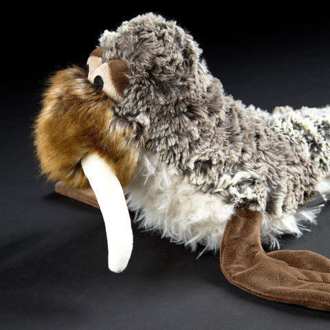 Hochwertiges Plüschtier mit liebevollen Details und Stickereien