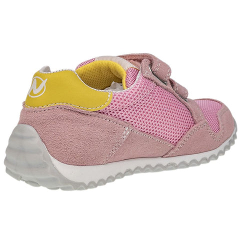  Child wearing the NATURINO Halbschuh SAMMY - rosa while playing in the park 