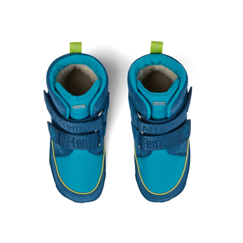 Kids wearing AFFENZAHN TEX Stiefel VEGAN COMFY HAI - petrol - grün boots while playing
