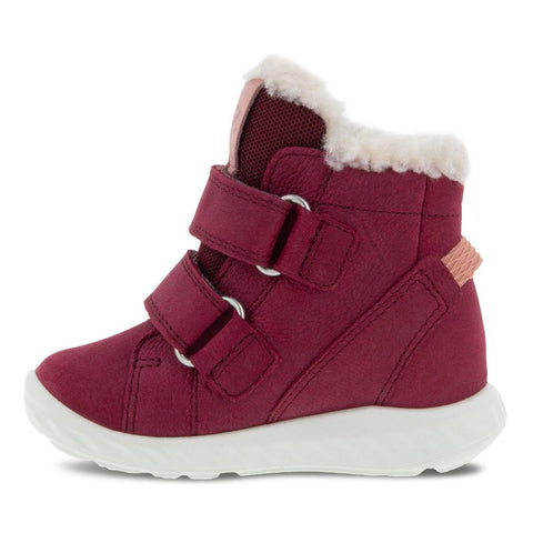  ECCO GORE-TEX Knöchelschuh SP1 LITE INFANT MID-cut being worn by a child 