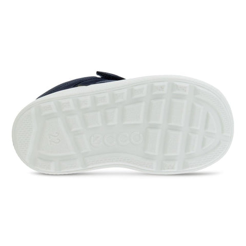 Person walking in the ECCO GORE-TEX Knöchelschuh URBAN MINI 754761-52344