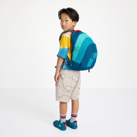 Colorful and playful AFFENZAHN Abenteuerrucksack DAYDREAMER featuring a friendly shark design, perfect for little adventurers