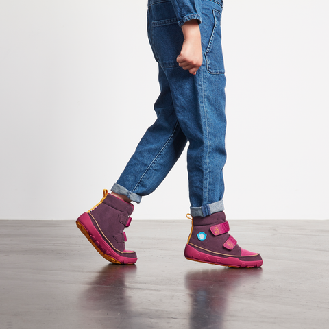 Unique and playful vegan AFFENZAHN TEX Stiefel in beere, lila, and gelb with cute bird design for ultimate comfort and style