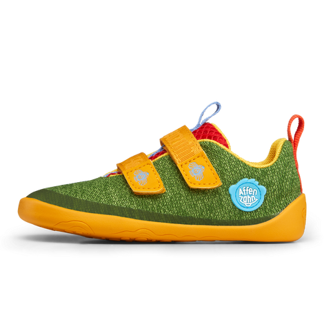 Affenzahn Barfuß Halbschuh Knit Happy Paradiesvogel in green, mustard, and red colors, showcasing the playful and vibrant design of the shoe