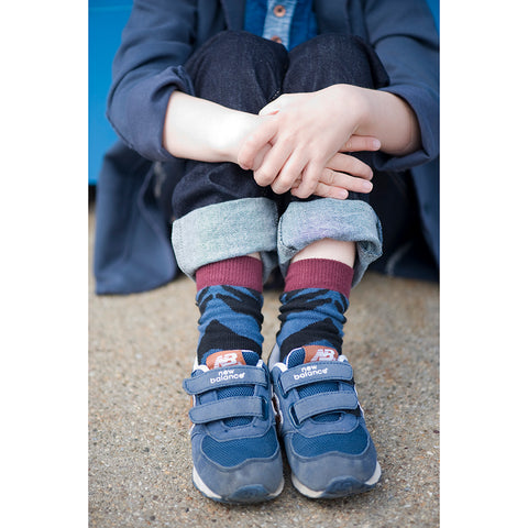  Modische Kniestrümpfe mit Zebra-Print in den Farben Jeansblau, Schwarz und Weinrot 