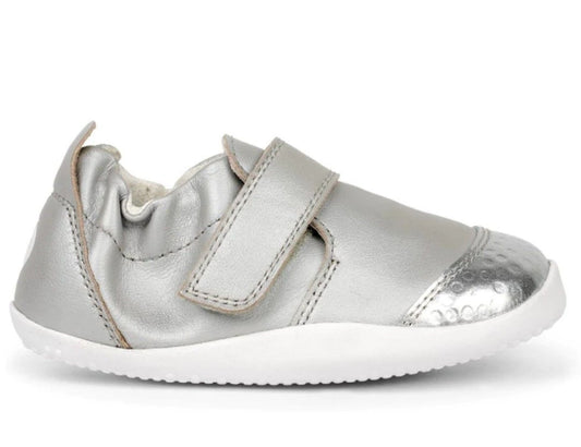 BOBUX PreWalker XP GO 501013B - silber, a silver colored, high-quality baby shoe for walking practice and support