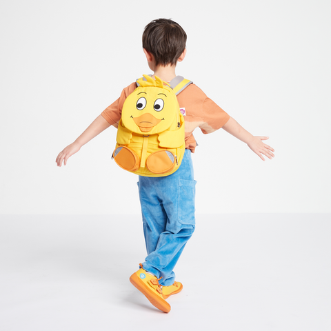 Colorful, eco-friendly AFFENZAHN Rucksack GROSSER FREUND featuring a playful mouse and duck design, perfect for kids' school or outdoor activities
