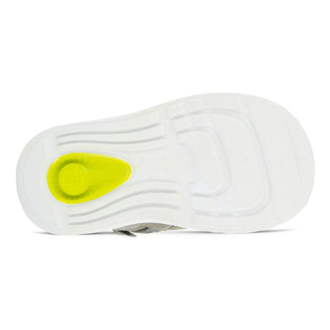 Person wearing ECCO GORE-TEX Knöchelschuh SP1 LITE 724151-52560 - eukalyptus walking outdoors