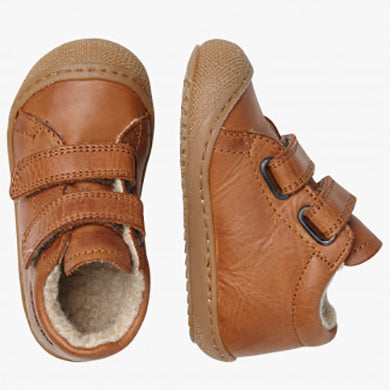 Side view of NATURINO RACOON Halbschuh in cognac, featuring a sturdy sole and comfortable fit