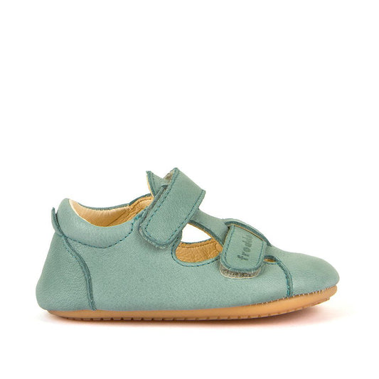 Close-up image of FRODDO PreWalker Halbsandale G1140003-11 in mint color, ideal for little ones taking their first steps