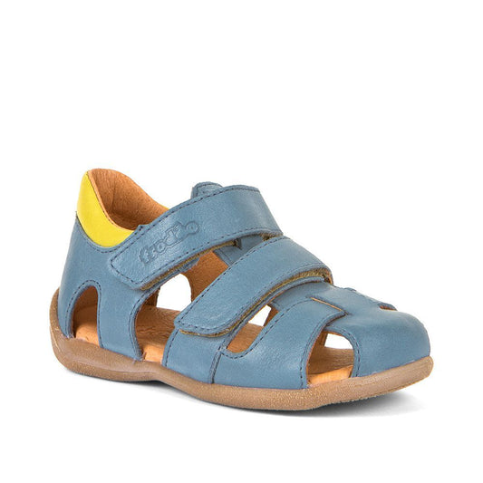 A close-up image of the FRODDO Halbsandale G2150149-1 in jeansblau and gelb, showcasing the comfortable and stylish design for kids' summer footwear