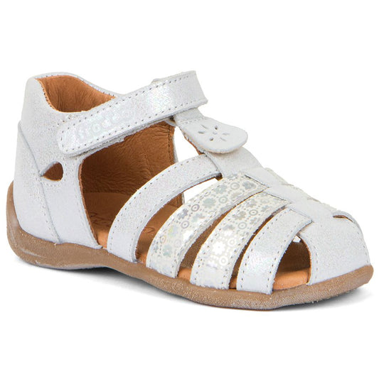 A close-up image of the FRODDO Halbsandale G2150170 in white and pearlescent, showcasing its stylish design and durable construction for comfortable and fashionable summer footwear