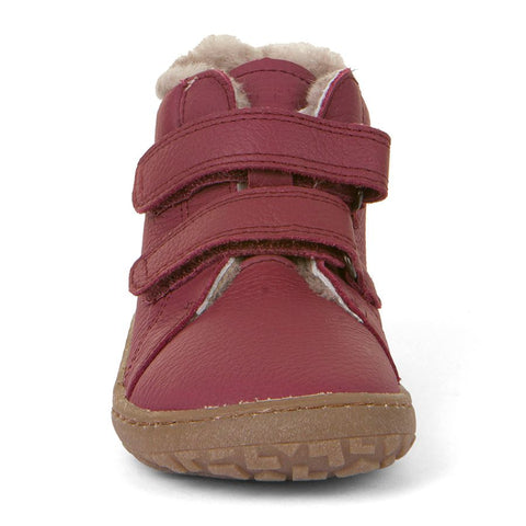 Child wearing FRODDO Barfußschuh G3110201-10 - beere while walking on grass