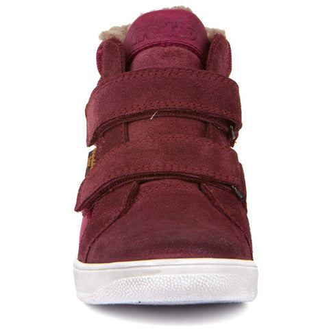 Person wearing FRODDOTEX Knöchelschuh G3110213-4 - beere while walking on a trail