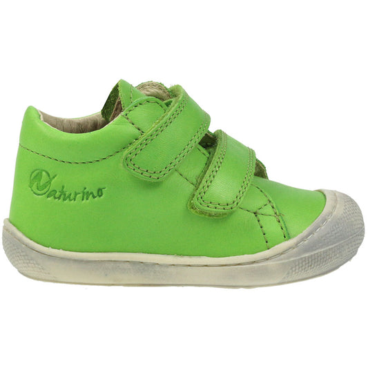 Close-up of NATURINO Halbschuh COCOON II in vibrant apfelgrün color with comfortable sole and stylish design for kids 