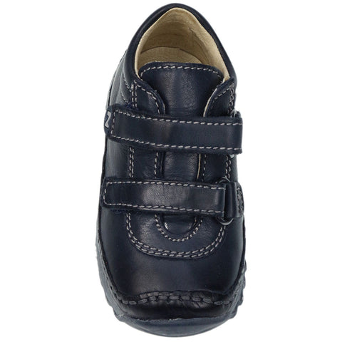 Child wearing NATURINO Halbschuh CROW - nachtblau while playing outside