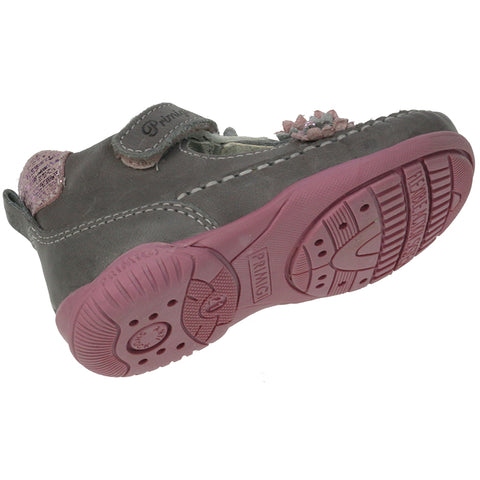 PRIMIGI Spangenschuh 70762 - grau - flieder, angled view highlighting quality construction and adjustable strap