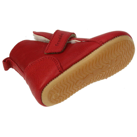 Toddler wearing FRODDO PREWALKER G1160001-4K - rot prewalker shoes while walking on grass