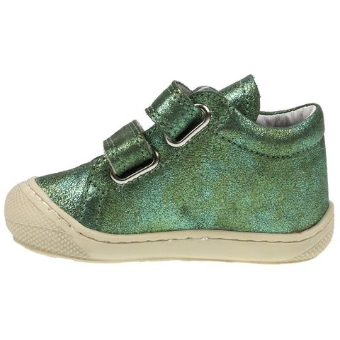 Close-up of NATURINO Halbschuh 3972 in jadegrün metallic