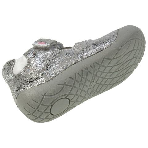 A close-up image of the PRIMIGI PreWalker 14003 in silber, a stylish and supportive shoe for babies learning to walk